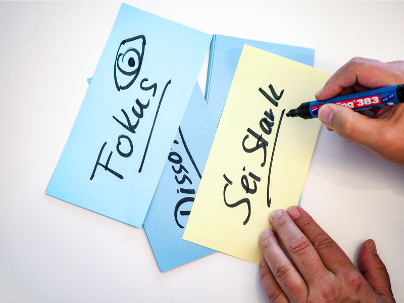 Souverän & erfolgreich auftreten und präsentieren Souverän & erfolgreich auftreten und präsentieren